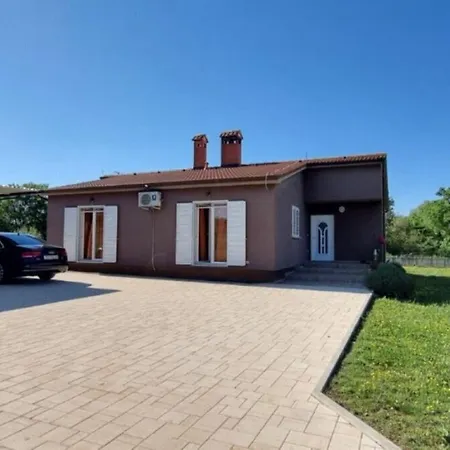 Ron - Spacious Garden Holiday home *