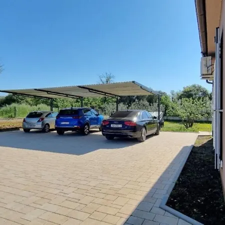 Holiday home Ron - Spacious Garden Pula