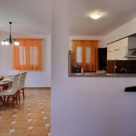 Holiday home Ron - Spacious Garden