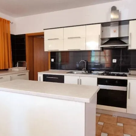 Ron - Spacious Garden Holiday home *