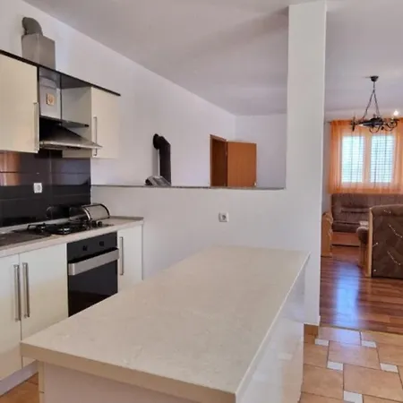 Ron - Spacious Garden Holiday home