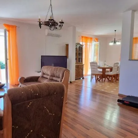 Holiday home Ron - Spacious Garden