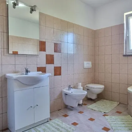 Ron - Spacious Garden Holiday home Pula